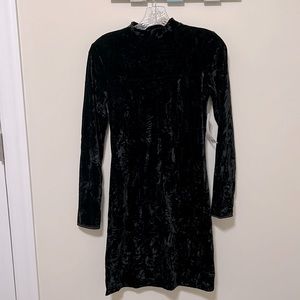 Urban Outfitters Women’s Black Velvet Dress / Size M / Brand NWT / Form Fitting